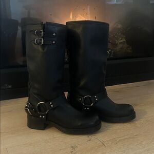 Steve Madden Astro Black Leather Women's Boots - Never Worn